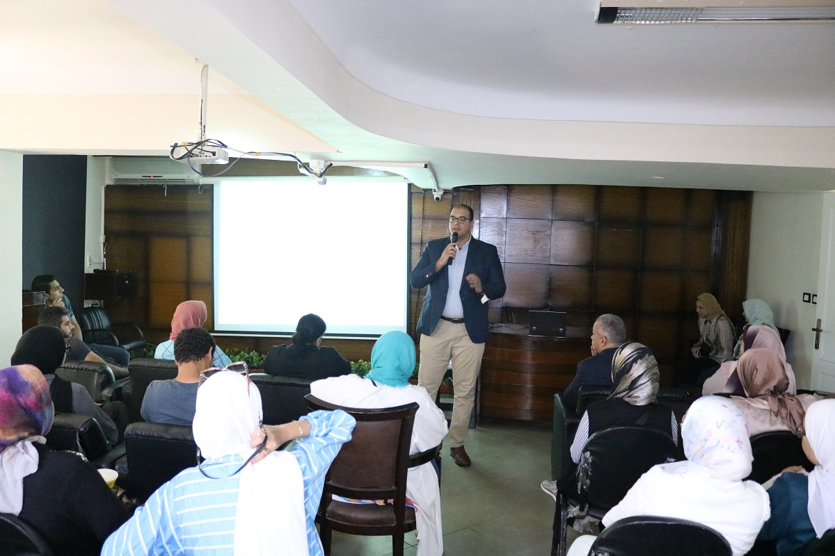 نقابة أسنان اسكندرية نظمت محاضرة للدكتور مصطفى عبدالخالق