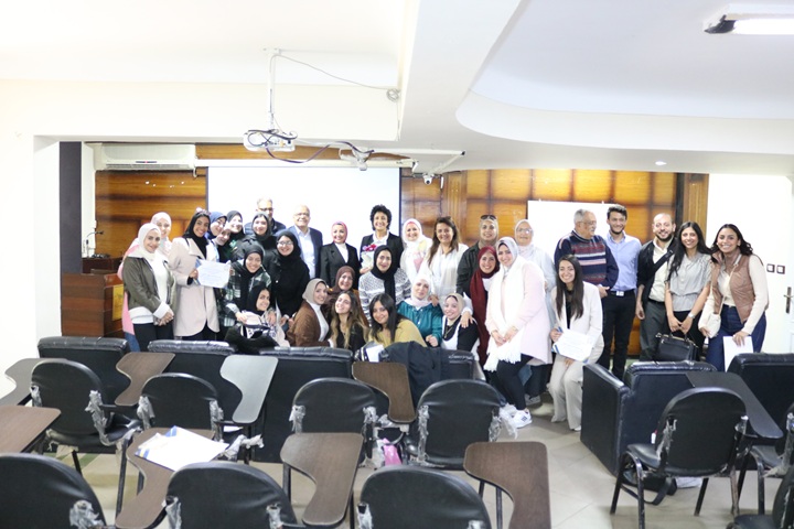 صور.. ختام فعاليات كورس إعداد مساعدات طبيب الأسنان